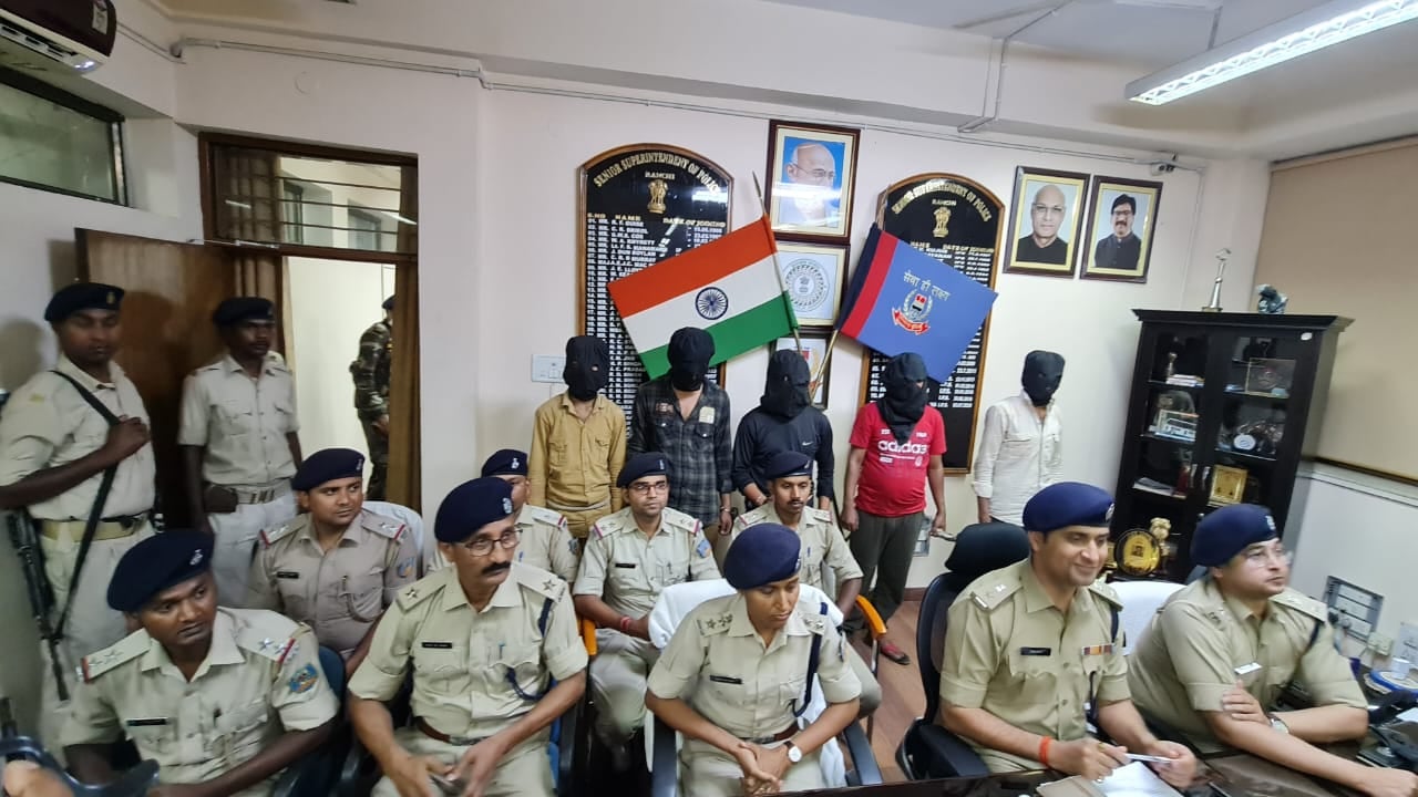 पार्षद पति रिंकू खान हत्याकांड का खुलासा , शूटर समेत पांच गिरफ्तार, हथियार बरामद