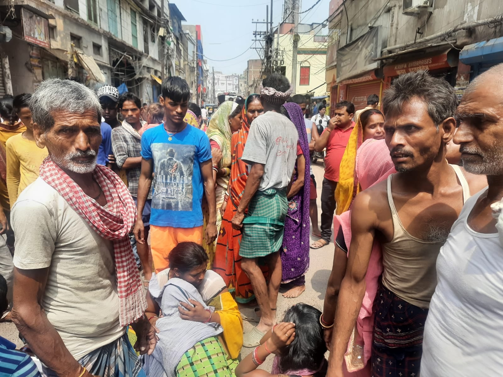 मासूम की जान पर भारी पड़ी प्रशासन की लापरवाही, गड्ढे में गिर कर दो साल के आयुष की मौत