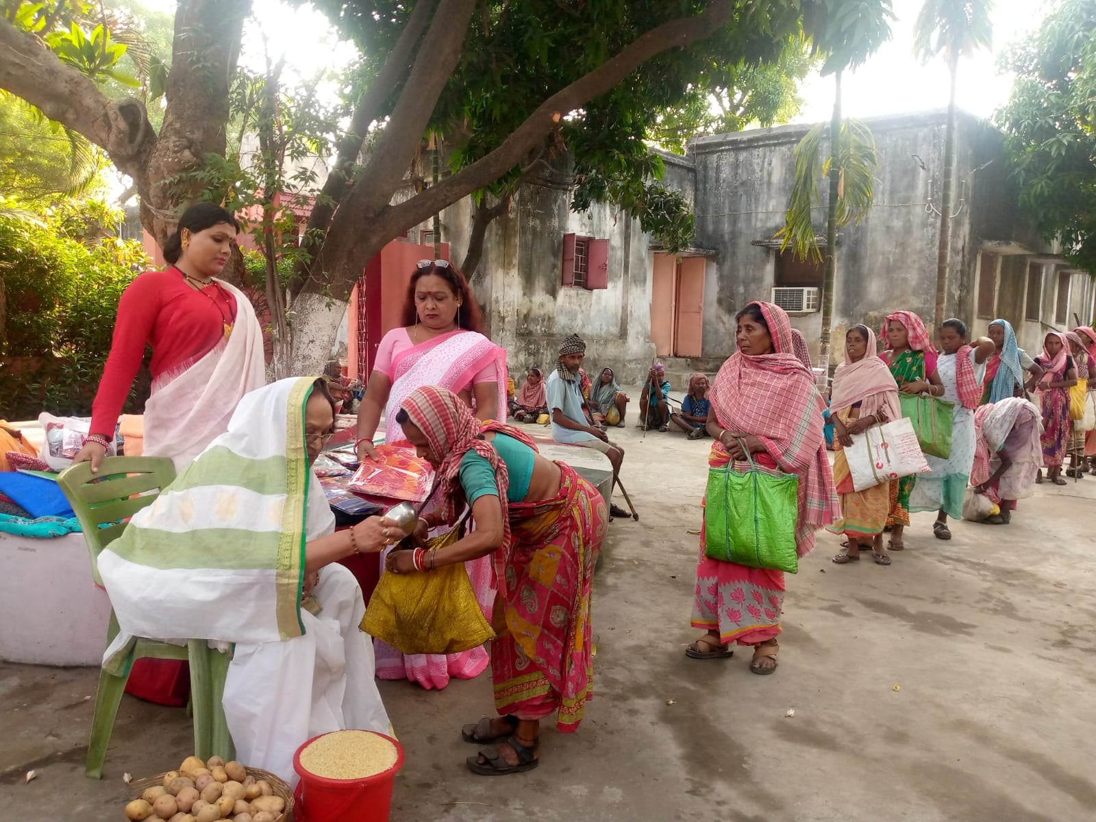 धनबाद : किन्नरों ने रमजान पर कर दिया कुछ ऐसा कि बन गए सबकी प्रेरणा