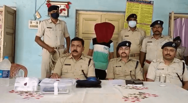 कार से 42 ग्राम ब्राउन शुगर बरामद, एक गिरफ्तार, चालक फरार