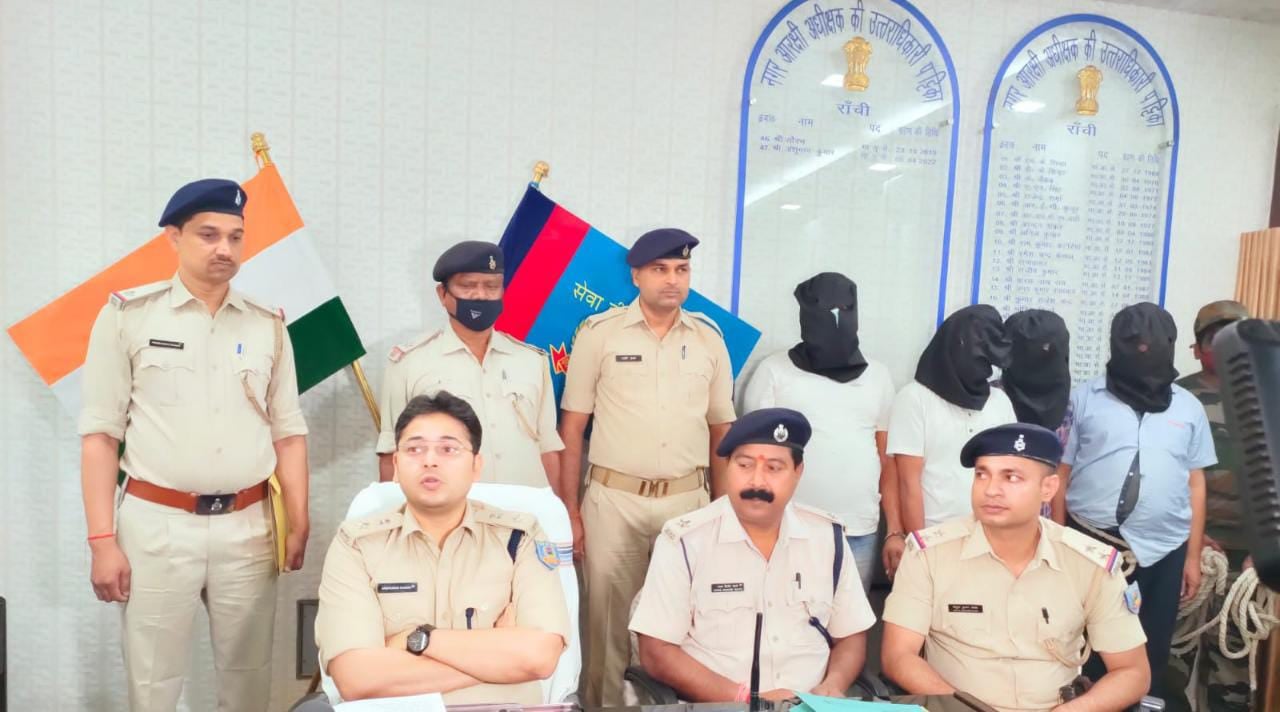 48 घंटे  में हुआ खुलासा :  गाड़ियों के साथ पुलिस के हत्थे चढ़े वाहन लुटेरे