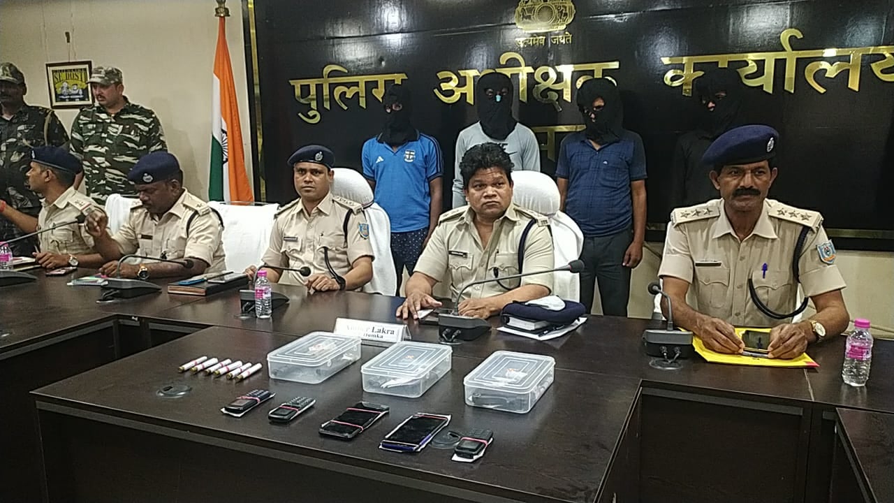 पुलिस ने तीन देशी कट्टा के साथ 4 अपराधी को किया गिरफ्तार