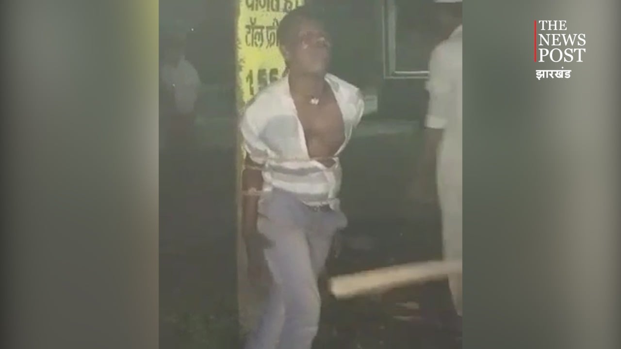 चोरी के आरोप में बिजली के खम्भे से बांध युवक की पिटाई, बहन ने लगाई न्याय की गुहार...