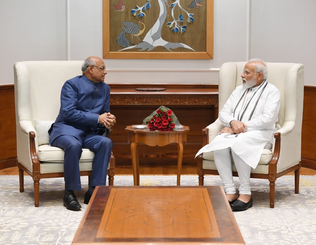 पीएम मोदी से मिले झारखंड के राज्यपाल,  सियासी गलियारों में अटकलों का बाजार गर्म