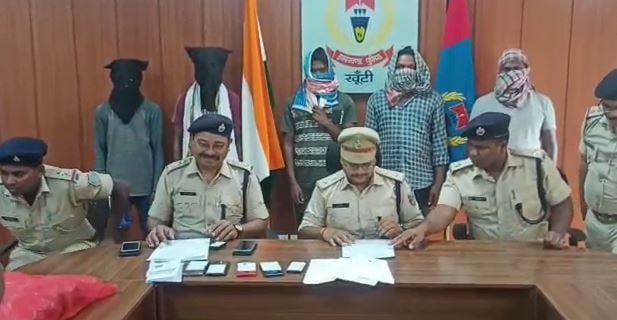 बैंक मित्र से लूट मामले का पुलिस ने किया खुलासा , लूटी गई रकम के साथ 5 अपराधी गिरफ्तार