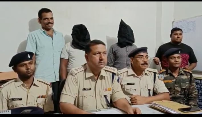 BREAKING : 150 किलो विस्फोटक के साथ दो गिरफ्तार