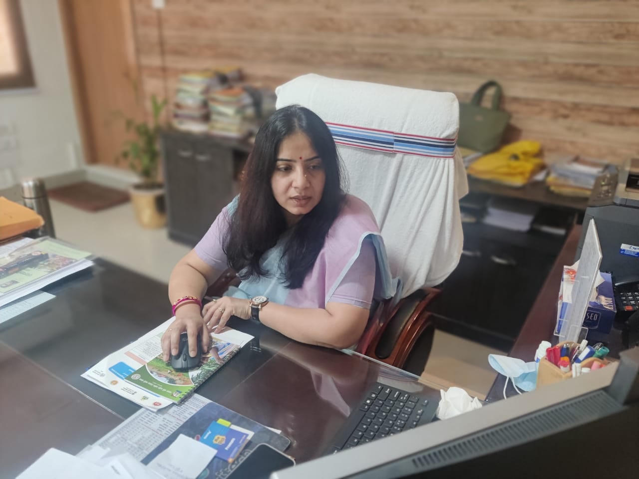 खेती के साथ फलदार पौधे लगाने के लिए किसानों को करें जागरूक, मनरेगा आयुक्त ने अधिकारियों को दिया निर्देश