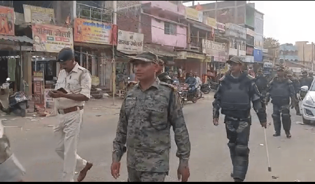 ईद को लेकर पुलिस-प्रशासन अलर्ट पर, फ्लैग मार्च निकाल शांतिपूर्ण त्योहार मनाने की अपील