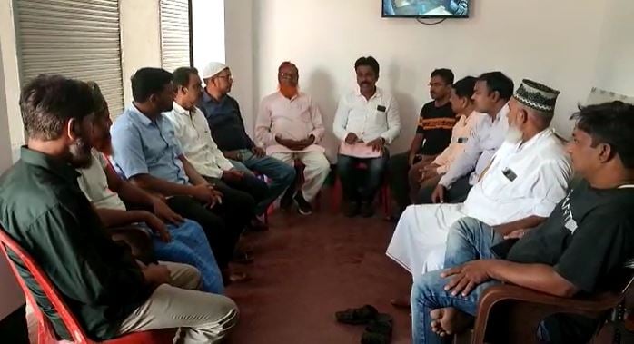 काला बिल्ला लगाकर अंजुमन इस्लामिया करेगा नमाज अदा, प्रशासन से है विरोध
