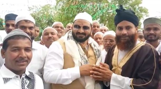 महक उठी फिजा पैरहन की खुशबू से, चमन दिलों का खिलाने को ईद आयी है