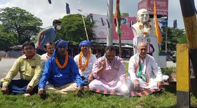 जमशेदपुर में  सीपी सिंह के बयान के खिलाफ कांग्रेसियों ने दिया धरना