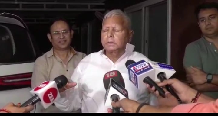 BREAKING :  एम्स से डिस्चार्ज हुए लालू , जल्द आएंगे पटना