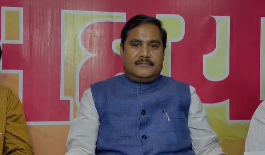 आज दलित और शोषित परिवार का बेटा मंत्री बन गया, यह परिवर्तन नहीं तो और क्या है !