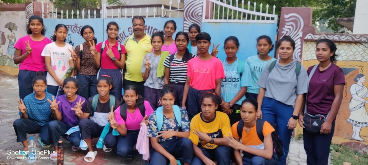 राष्ट्रीय सब जूनियर महिला हॉकी प्रतियोगिता में भाग लेने के लिए झारखंड टीम इंफाल रवाना