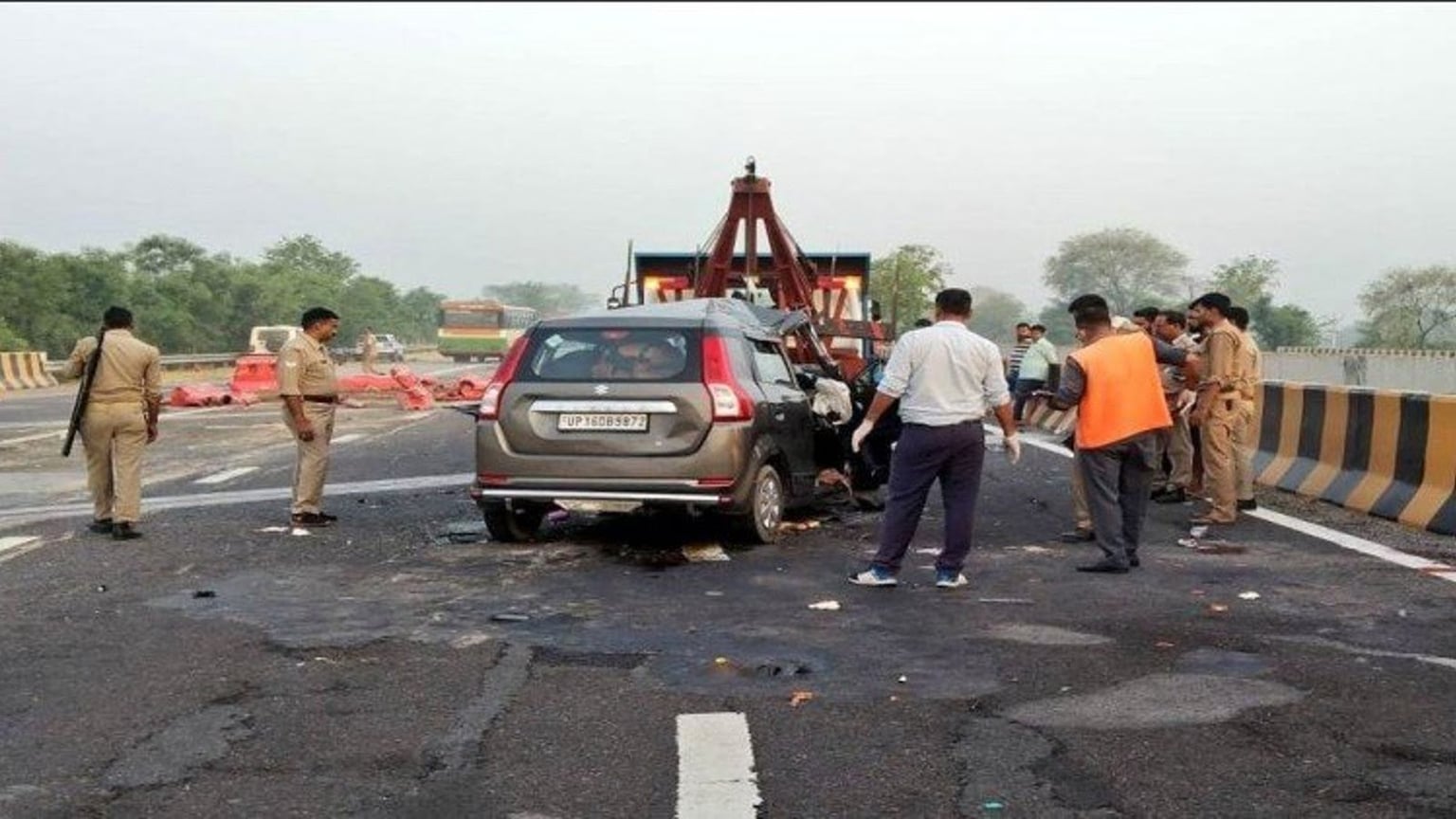 यमुना एक्सप्रेसवे पर मथुरा में सड़क हादसा, एक ही परिवार के 7 की मौत