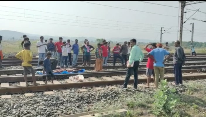 बेहद दर्दनाक ! रेलवे ट्रैक पर इस हाल में मिला शव, हत्या की आशंका