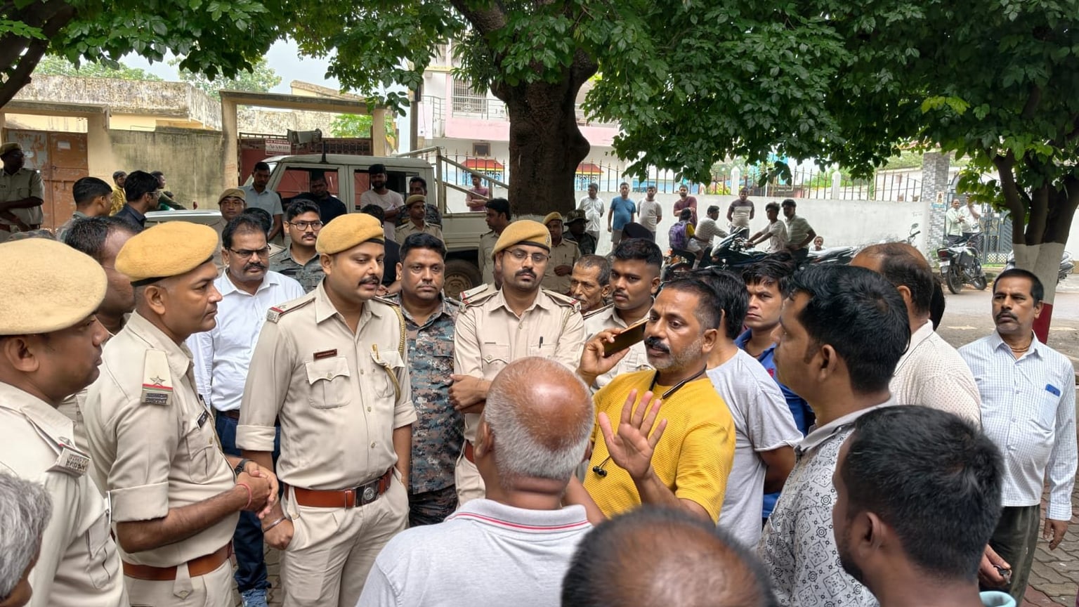 दुमका में 'ऑपरेशन दूधानी' पर उठे बड़े सवाल, पंकज की तलाश थी, तो विवेक राउत के घर पुलिस की दबिश क्यों ?