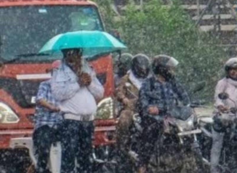 Weather Alert:झारखंड में आज फिर बदलेगा मौसम, 10 जिलों में भारी बारिश और वज्रपात का अलर्ट