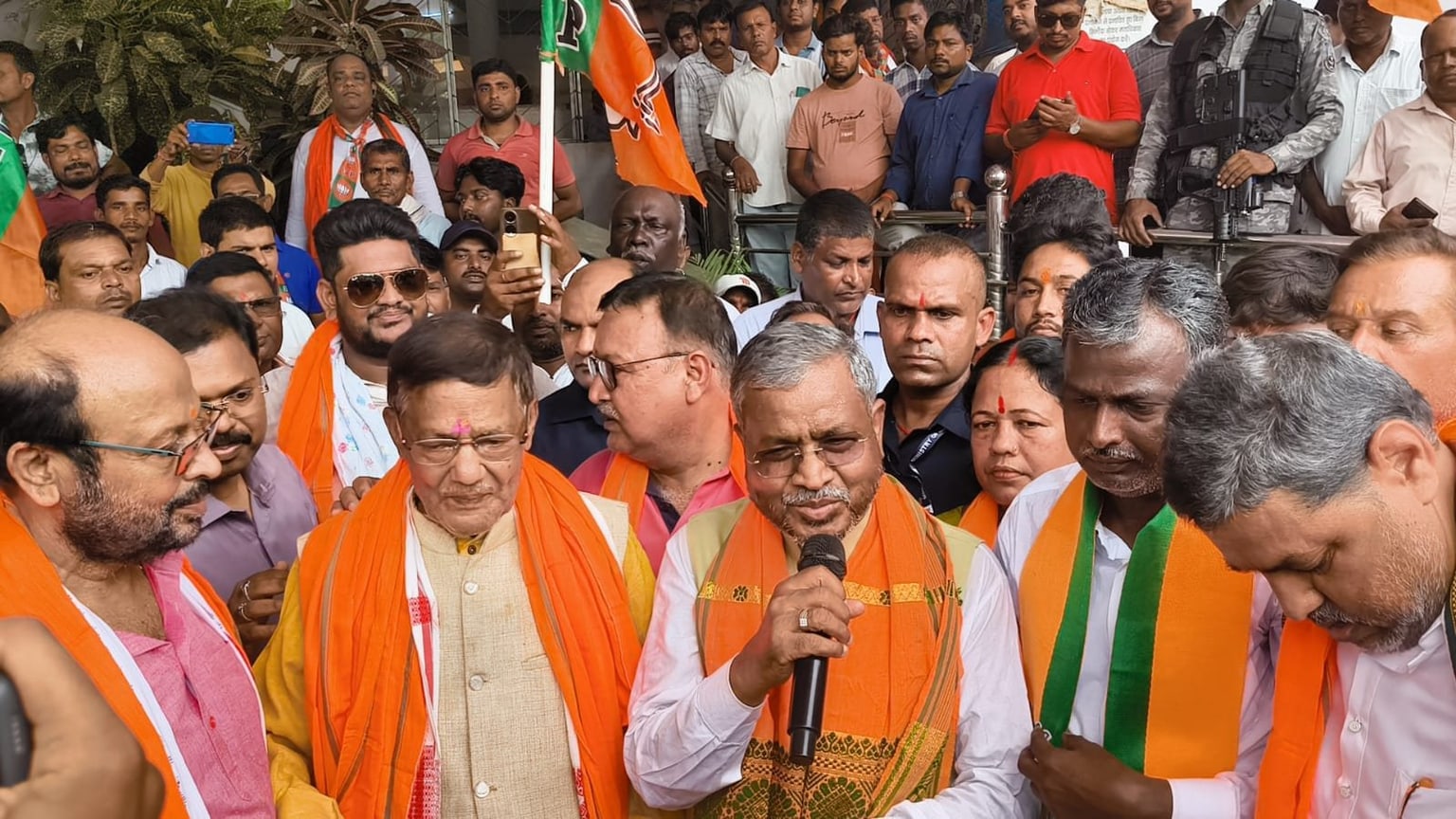 परीक्षा गड़बड़ी पर BJP का हल्लाबोल, डीसी कार्यालय घेरा, बाबूलाल बोले ‘CBI जांच से क्यों भाग रही सरकार?’