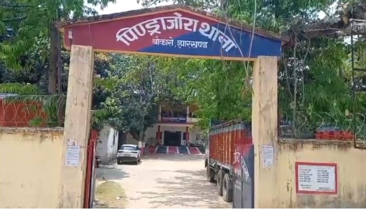 बोकारो में कार से संदिग्ध पदार्थ बरामद, कार सवार पांच गिरफ्तार