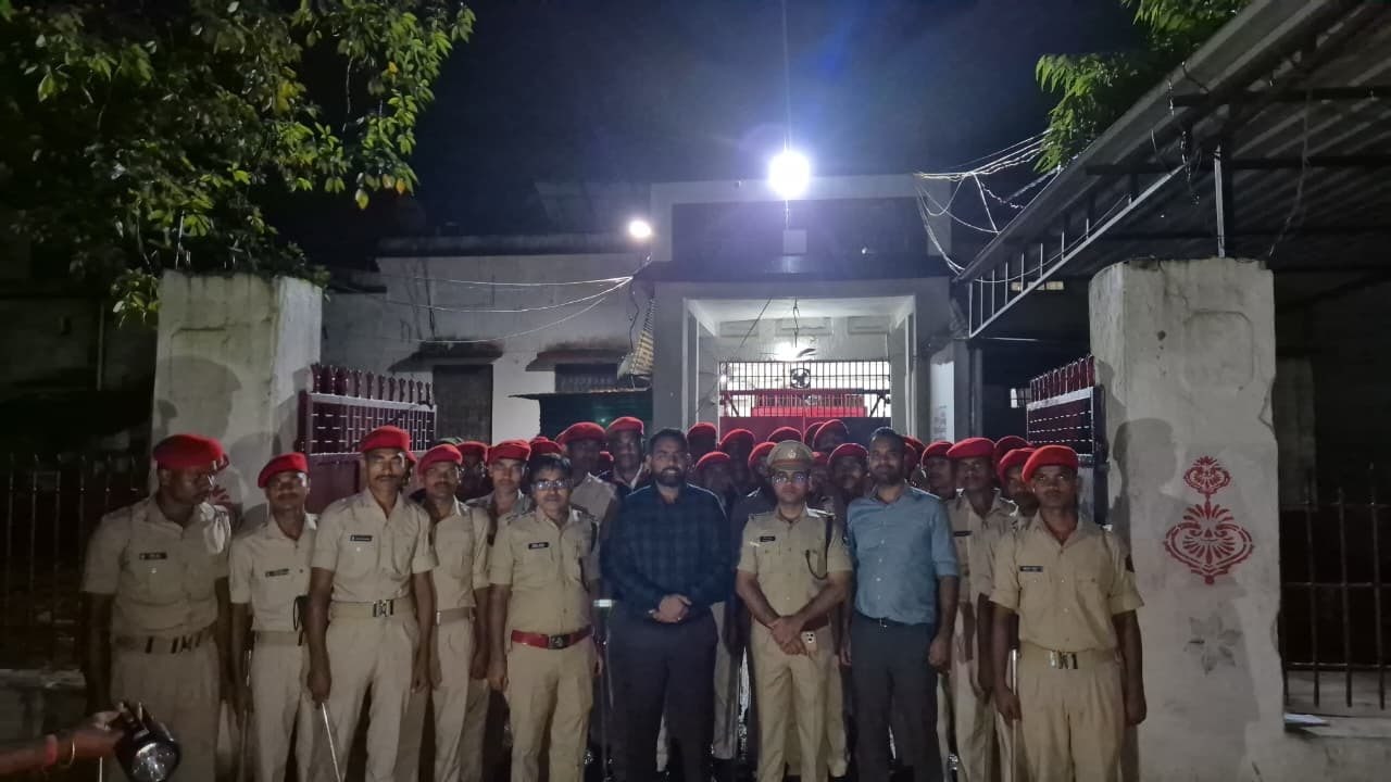 मोतिहारी सेंट्रल जेल में आधी रात छापेमारी, DM-SP के नेतृत्व में 200 जवान थे मौजूद