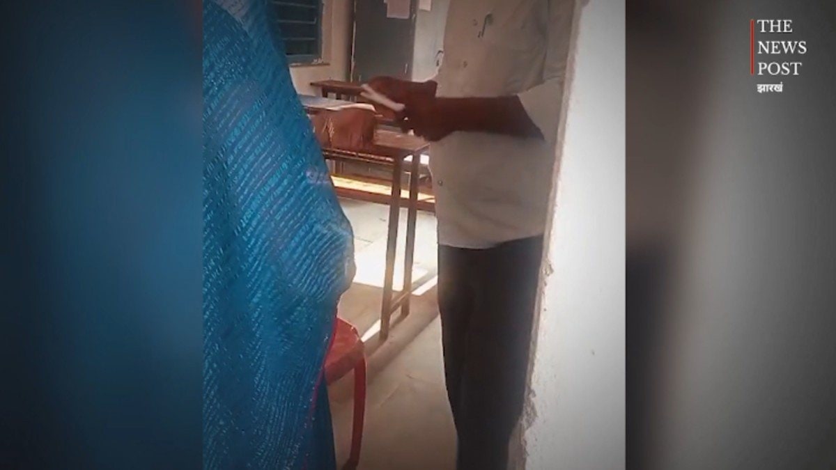 बिहार के सीवान में स्कूल रसोइया के पद को लेकर विवाद, 50 हजार रुपये मांगने का आरोप