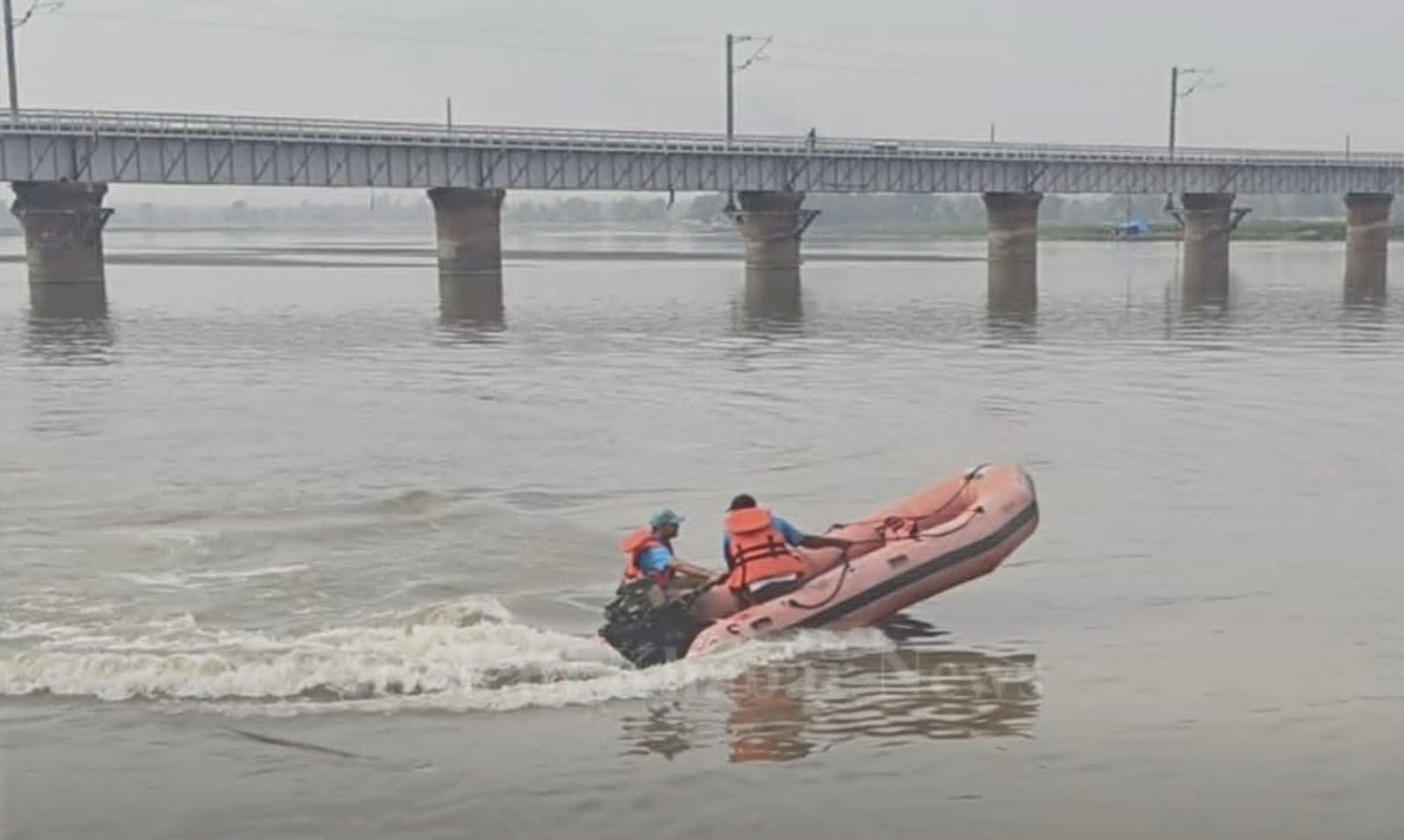 बिहार के गोपालगंज में नदी पार करते समय बड़ा हादसा, तीन किशोरियां लापता