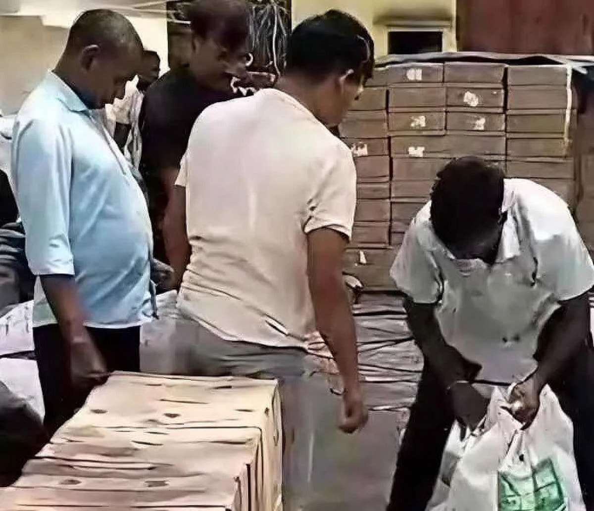 लातेहार में अवैध शराब की अब तक की सबसे बड़ी खेप बरामद, ढाई करोड़ की शराब के साथ 5 तस्कर गिरफ्तार