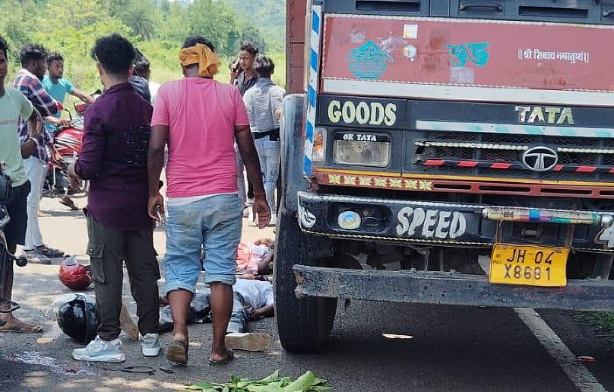 BREAKING: साहिबगंज में भीषण सड़क हादसा, दो बाइकों की टक्कर में पुलिस जवान समेत दो की मौत