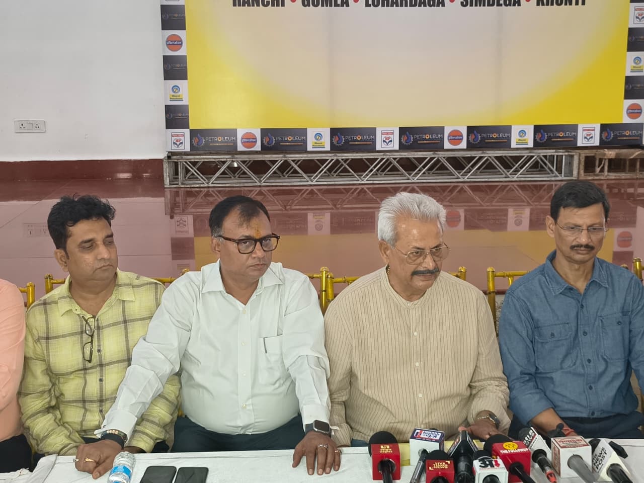 तेल की किल्लत पर पेट्रोलियम डीलर्स एसोसिएशन का कंपनी को अल्टिमेटम,सप्लाई सही नहीं हुई तो होगा आंदोलन