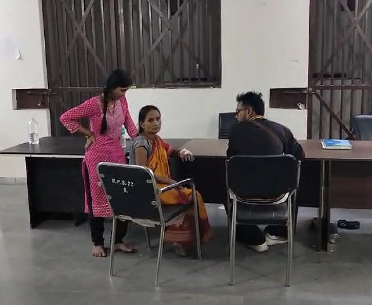 आखिर कब सुधरेंगे लोग! टोना-टोटका के शक में महिला समेत पूरे परिवार की जमकर पिटाई
