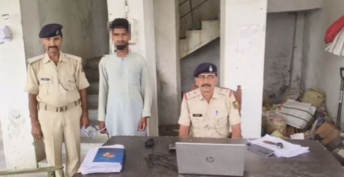 मदरसे की छात्रा को प्रेम जाल में फंसा कर मौलवी ने किया गंदा काम,पुलिस ने गिरफ्तार कर भेजा जेल,चार बच्ची बरामद