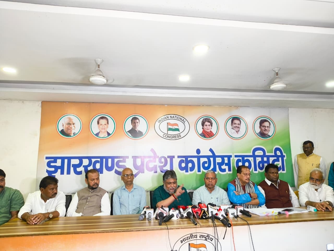 नाथवानी का नामांकन स्वीकार,गुस्से में इंडिया गठबंधन,कहा हर लड़ाई के लिए अब तैयार