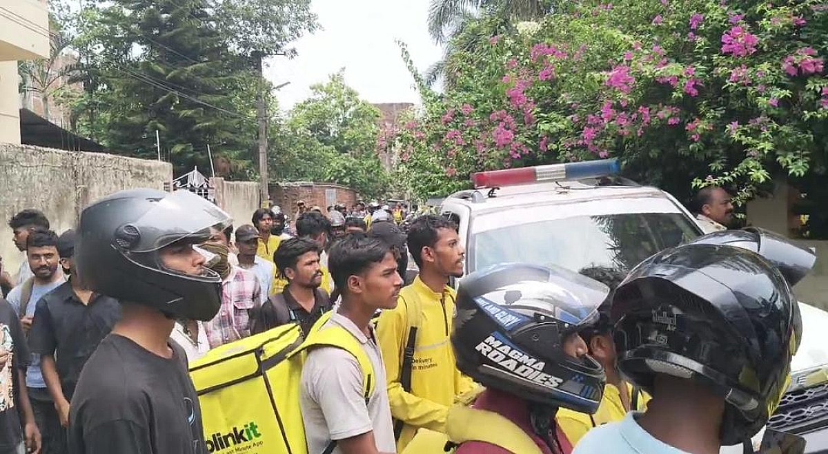 रांची के मोरहाबादी में हाईवोल्टेज ड्रामा, डिलीवरी बॉय की पिटाई पर फूटा गुस्सा, सैकड़ों Blinkit कर्मियों ने अपार्टमेंट घेरकर किया प्रदर्शन
