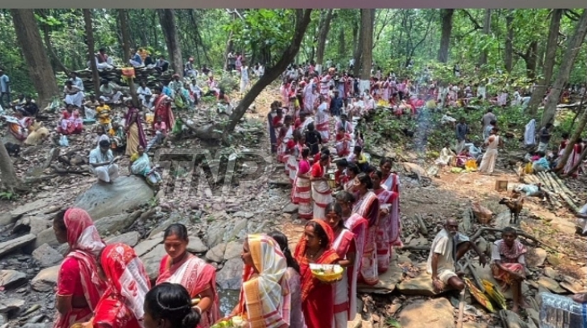 झारखंड में मानसून अब तक रूठा, बारिश के लिए हुई पहाड़ की पूजा