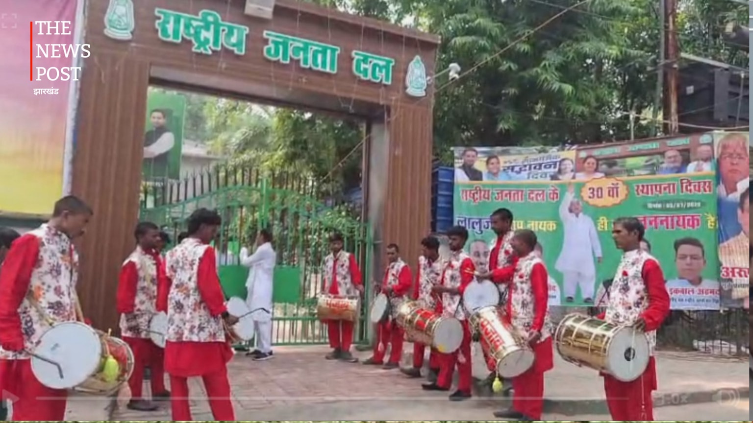 RJD स्थापना दिवस से पहले जश्न शुरू, पटना में जुटे हजारों कार्यकर्ता
