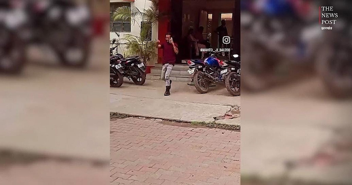 रांची : थाने में रंगबाज़ी का रील बना रहा था युवक, वर्दी वालों ने निकाल दी हेकड़ी, देखें वीडियो