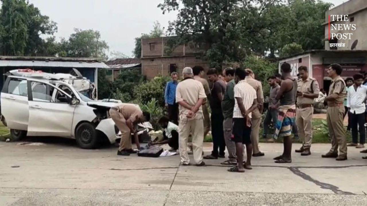 मध्य प्रदेश में भीषण सड़क हादसा, हाईवे पर खड़े ट्रक से टकराई कार, पांच की मौत