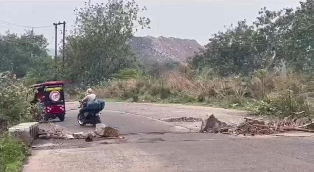 44 करोड़ की लागत से बनी धनबाद की ये सड़क, एक साल के भीतर ही तोड़ने लगी दम, अब जांच की उठी मांग