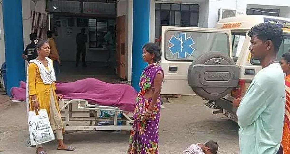 सरायकेला सदर अस्पताल में जच्चा-बच्चा की मौत, परिजनों ने लापरवाही का आरोप लगाकर जमकर किया बवाल