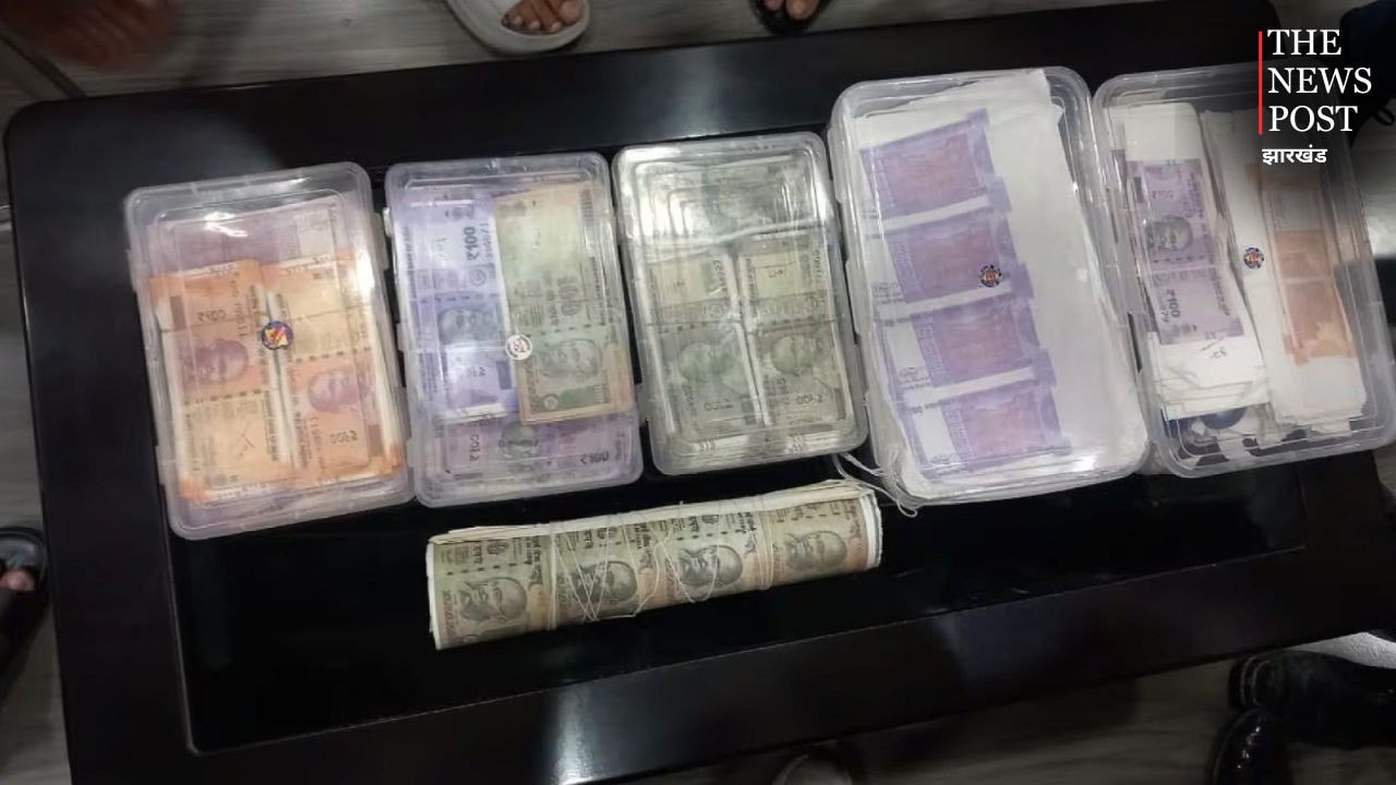 OMG! घर में ही लगा रखी थी नोट छापने की मशीन, फोटोकॉपी की आड़ में चल रहा था खेल, जानिए पूरा मामला