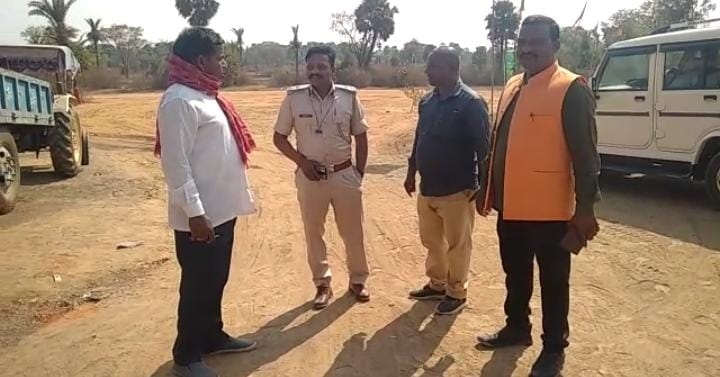 प्रतिबंधित मांस लदा एक मिनी ट्रक जब्त, चालक और खलासी गिरफ्तार