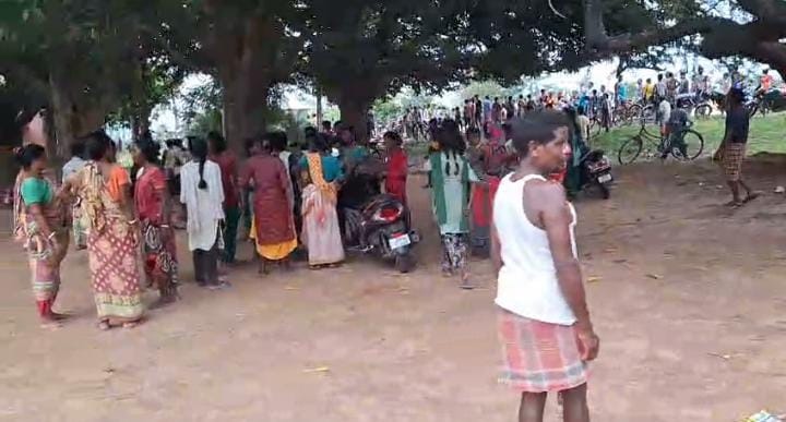 दुमका: मिड डे मिल में मिला मरी छिपकली, 20 छात्रों की बिगड़ी तबियत