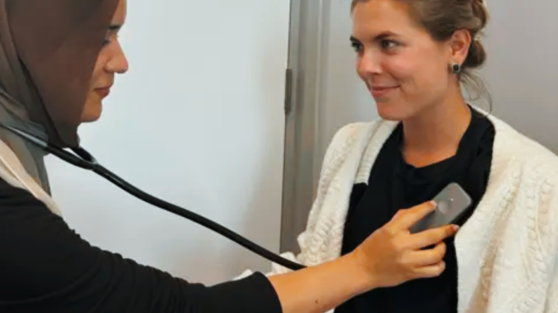 वाह रे टेक्नोलॉजी! अब नहीं कराने होंगे महंगे टेस्ट, AI स्टेथोस्कोप से 15 सेकंड में चल जाएगा इन तीन जानलेवा बीमारियों का पता