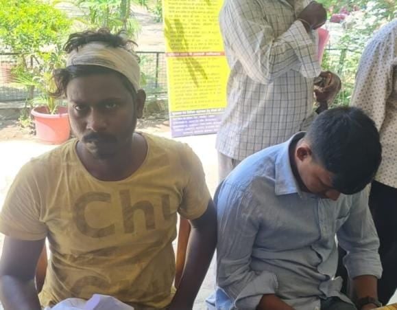 बड़े घर के रईसजादों के बेटे ने मिलकर पत्रकार से की मारपीट और लूट, सीसीटीवी में कैद हुआ वीडियो