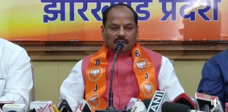 मुख्यमंत्री हेमंत सोरेन कर रहे पद का दुरुपयोग, 5 साल तक चुनाव लड़ने पर लगे पाबंदी : रघुवर दास