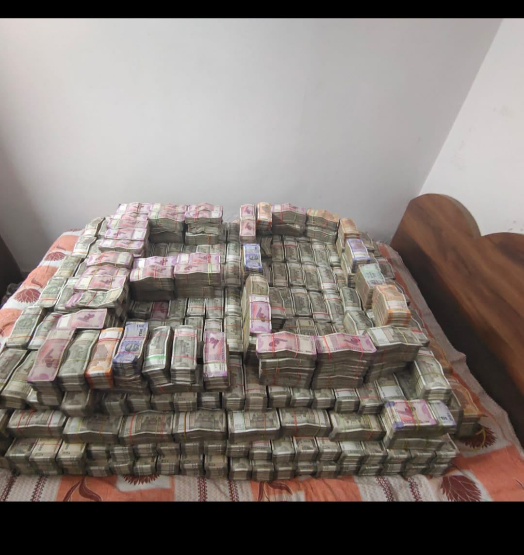 BIG BREAKING : पूजा सिंघल के ठिकानों से मिले पैसों में कई नकली नोट, PNB की जांच में हुआ खुलासा