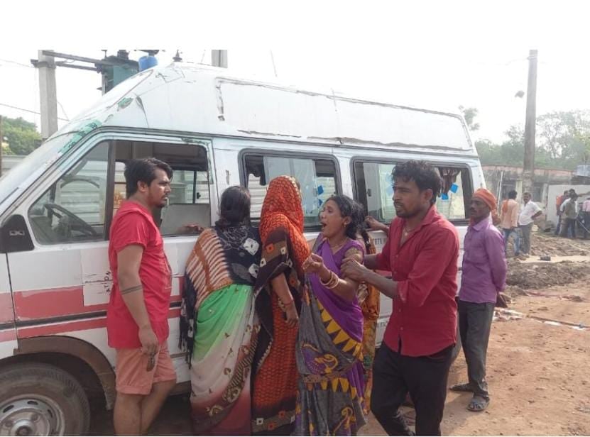 मातम में तब्दील हुआ खुशी का माहौल, बारात से लौट रही कार दुर्घटनाग्रस्त, 5 की मौत