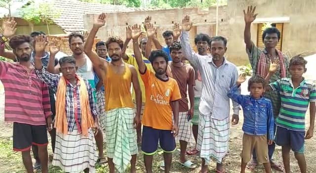 आधा-अधूरा शौचालय बनने से ग्रामीण नाराज, मुखिया पर लगाया घोटाले का आरोप