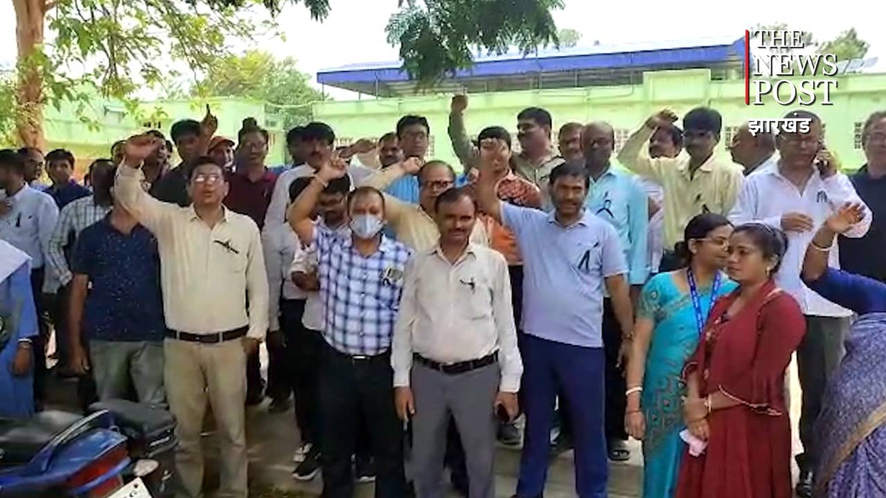 प्रतिदिन 70 कॉपी की जांचने के जैक के निर्देश पर भड़के वीक्षक, काला बिल्ला लगा कर किया विरोध